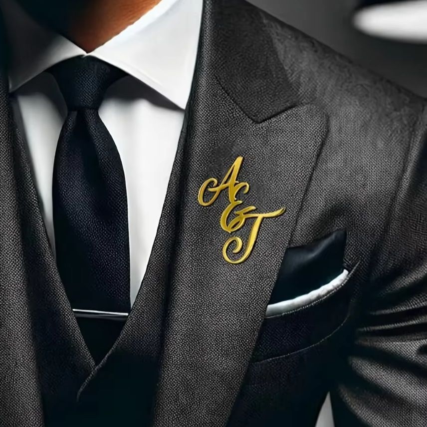 Custom Monogram Initial Name S - Tuxedo Lapel Pin recension och pris
