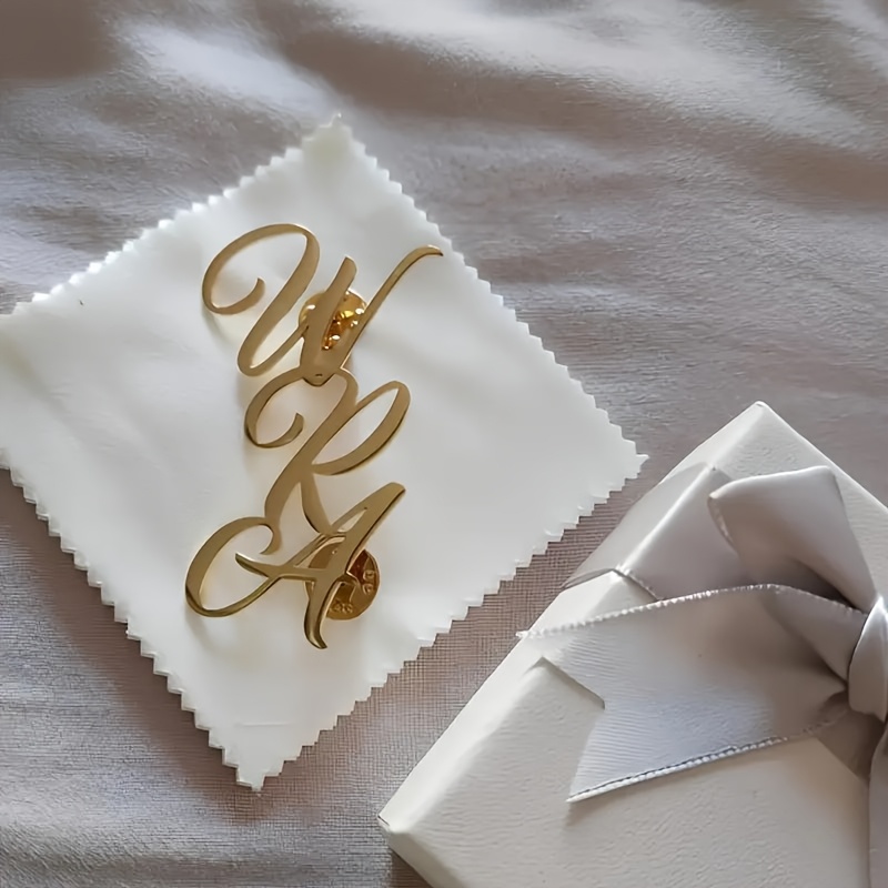 Custom Monogram Initial Name S - Tuxedo Lapel Pin recension och pris